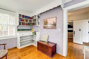 1 Mi to Dtwn Roanoke: Home w/ Yard & Mtn View!