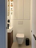 Huswell - Renovated Beachfront Apartment