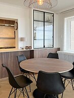 Huswell - Renovated Beachfront Apartment