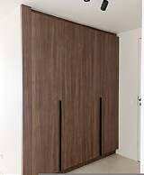 Huswell - Renovated Beachfront Apartment