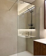 Huswell - Renovated Beachfront Apartment