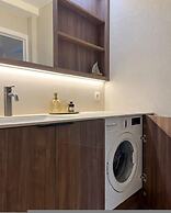 Huswell - Renovated Beachfront Apartment