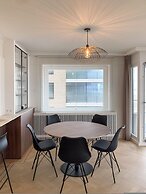 Huswell - Renovated Beachfront Apartment