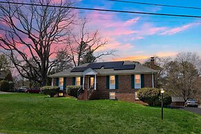 Upscale Escape Game Room & Spa-like Baths 4 Bedroom Home