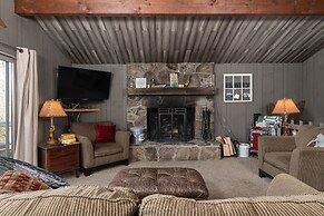 Bear Hill Cabin 4 Bedroom Cabin