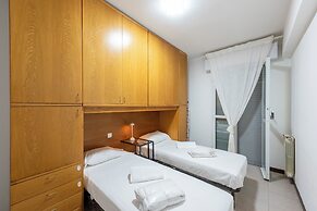 Charming 2-bed flat  balcony & parking