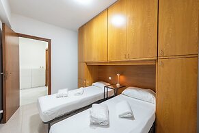 Charming 2-bed flat  balcony & parking