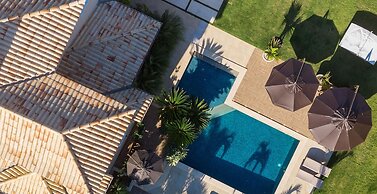 Bz45 Rua das Pedras Casa com Piscina