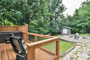 Grey Eagle Cottage with Hot Tub