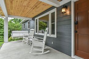 Grey Eagle Cottage with Hot Tub