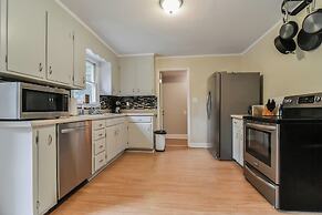 Grey Eagle Cottage with Hot Tub