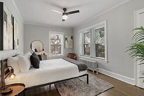 Skokie 2BR Apt - Bright & Central