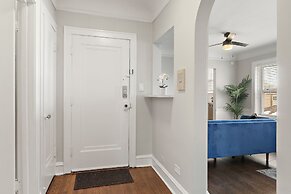 Skokie 2BR Apt - Bright & Central