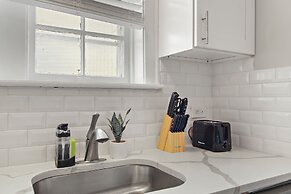 Skokie 2BR Apt - Bright & Central