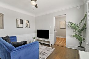 Skokie 2BR Apt - Bright & Central