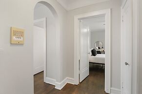 Skokie 2BR Apt - Bright & Central