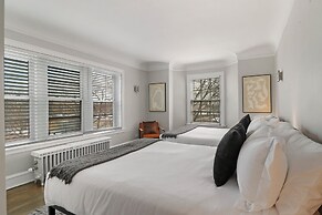 Skokie 2BR Apt - Bright & Central