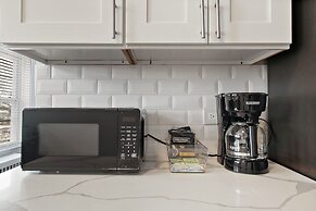 Skokie 2BR Apt - Bright & Central
