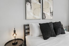 Skokie 2BR Apt - Bright & Central