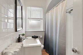 Skokie 2BR Apt - Bright & Central