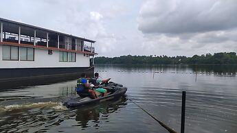 Houseboats By DAE Colombo