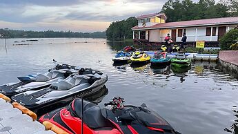 Houseboats By DAE Colombo