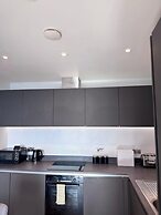 City Centre - 2-bed High Rise Apartment - Sleeps 4