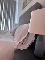 City Centre - 2-bed High Rise Apartment - Sleeps 4