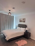 City Centre - 2-bed High Rise Apartment - Sleeps 4