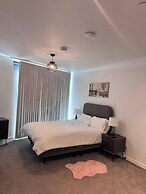 City Centre - 2-bed High Rise Apartment - Sleeps 4