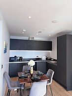 City Centre - 2-bed High Rise Apartment - Sleeps 4