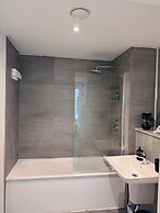 City Centre - 2-bed High Rise Apartment - Sleeps 4