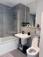 City Centre - 2-bed High Rise Apartment - Sleeps 4