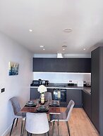 City Centre - 2-bed High Rise Apartment - Sleeps 4