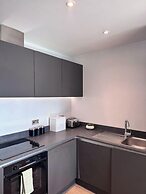City Centre - 2-bed High Rise Apartment - Sleeps 4