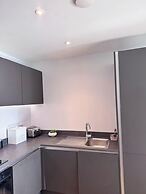 City Centre - 2-bed High Rise Apartment - Sleeps 4