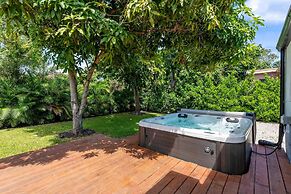 Casa Siesta Modern by Design District Hot Tub