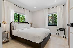 Casa Siesta Modern by Design District Hot Tub