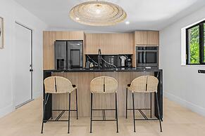 Casa Siesta Modern by Design District Hot Tub