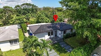 Casa Siesta Modern by Design District Hot Tub