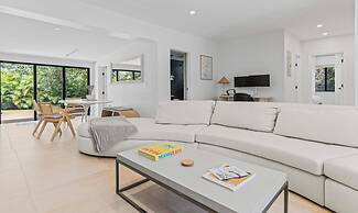 Casa Siesta Modern by Design District Hot Tub