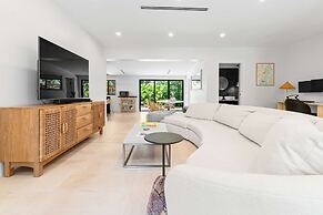 Casa Siesta Modern by Design District Hot Tub