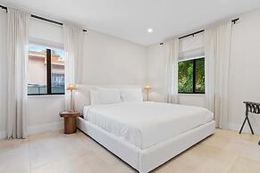 Casa Siesta Modern by Design District Hot Tub