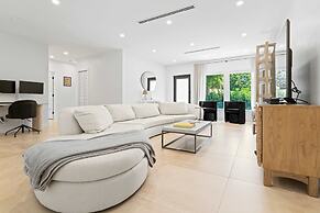 Casa Siesta Modern by Design District Hot Tub