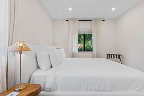 Casa Siesta Modern by Design District Hot Tub