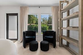 Casa Siesta Modern by Design District Hot Tub