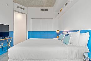 Stylish City Loft Downtown Steps to Bayfront Park