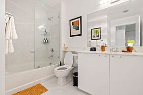 Stylish City Loft Downtown Steps to Bayfront Park