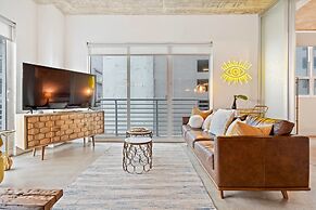 Stylish City Loft Downtown Steps to Bayfront Park