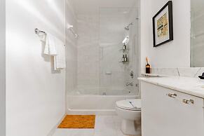 Stylish City Loft Downtown Steps to Bayfront Park